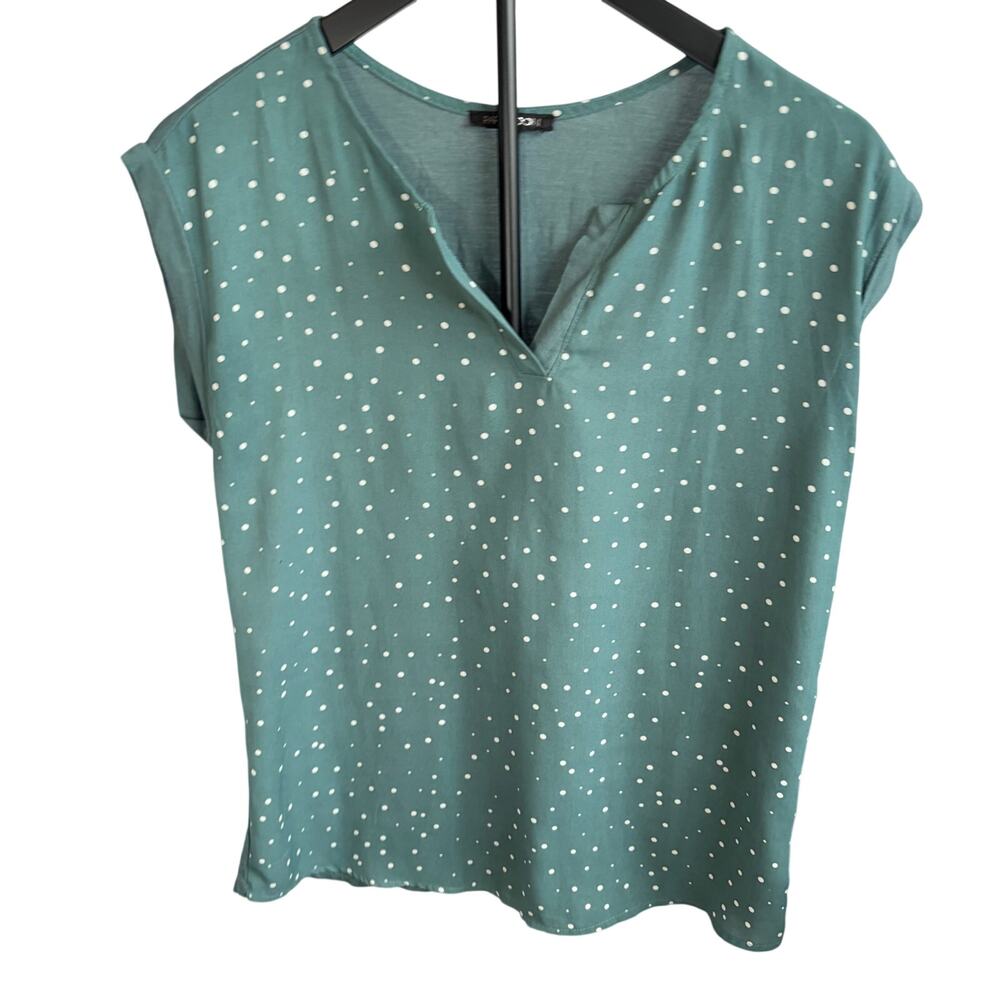 Papermoon womens sage green sleeveless v neck blouse.  Size XS. workwear, date